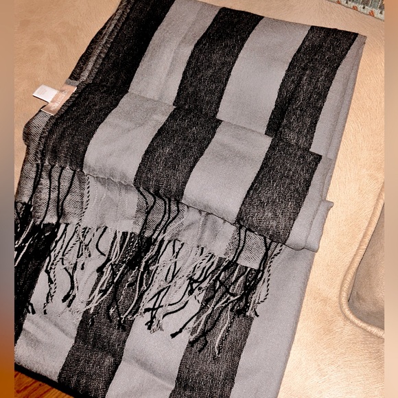 Nordstrom's Women's Silk/Wool Scarf/ Oblong/ Grey & Black Strips/ Fringe - Picture 1 of 5